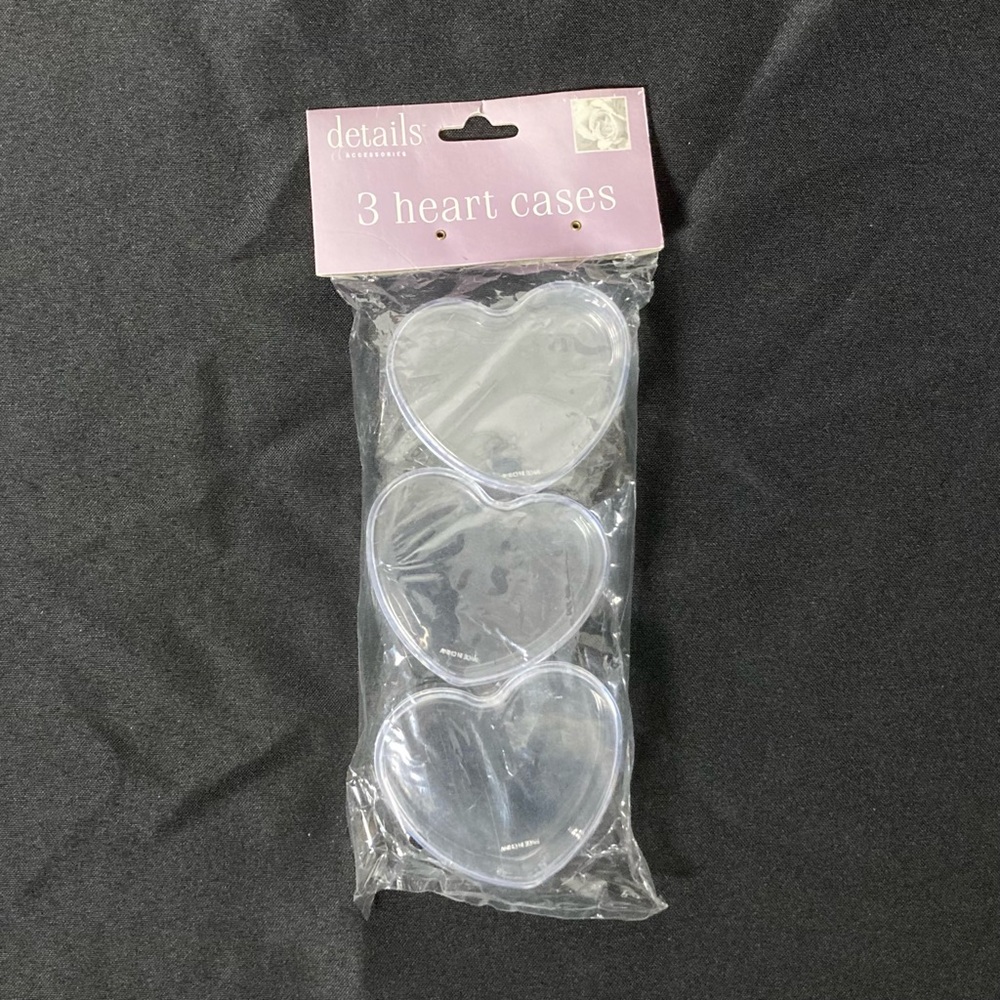 ⭐️ Details Accessories 3 Plastic Transparent Heart Cases 3” x 3.5” x 1.5”